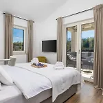 Lente Villa