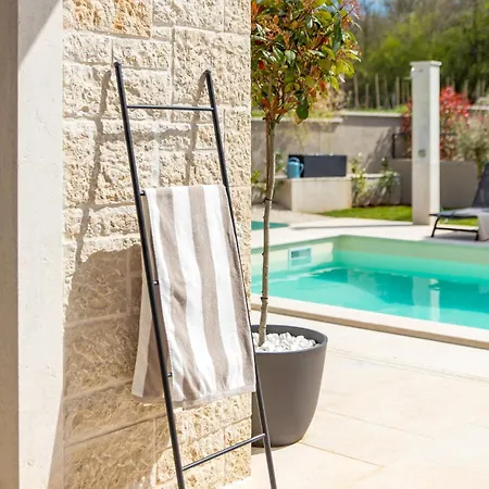 Lente Villa *