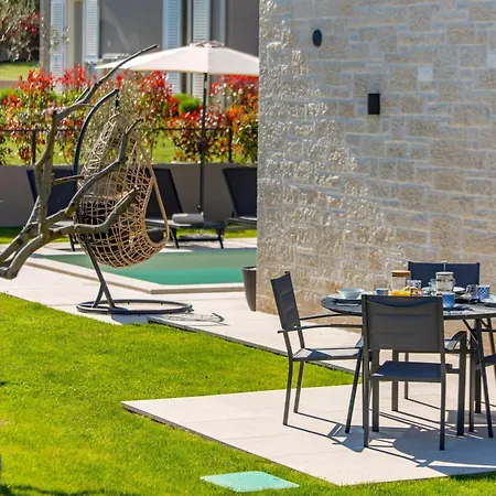 Lente Villa *