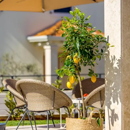 Lente Villa *