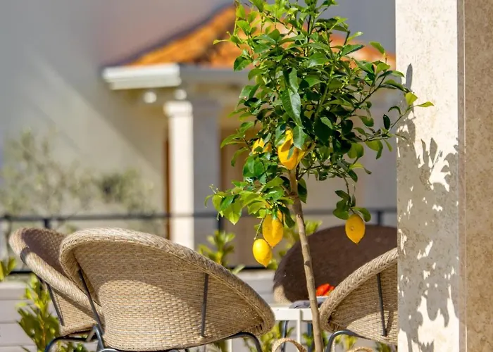 Lente Villa *